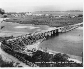 Postcard - North Arm bridge Lakes Entrance Victoria  c1920
