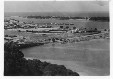 Postcard - Aerial view of Lakes Entrance c1940, 1940c