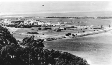 Postcard, Bulmer H D, North Arm concrete bridge, Lakes Entrance Victoria  c1950, 1950c