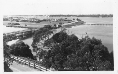 Postcard - North Arm bridge Lakes Entrance Victoria, 1950c
