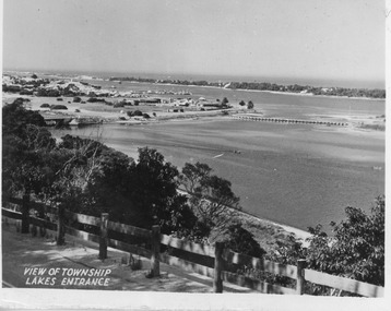Postcard - North Arm bridge Lakes Entrance Victoria, 1947c