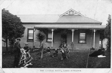 Postcard - Central Hotel Lakes Entrance, Bulmer H D, 1920c