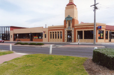 Photograph - Central Hotel,  Lakes Entrance Victoria 2008