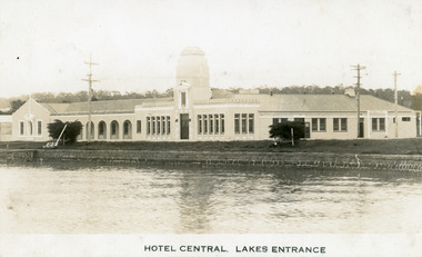 Postcard - Central Hotel Lakes Entrance, 1932c