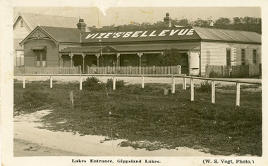 Postcard - Vizes Bellevue Guesthouse Lakes Entrance  c1920