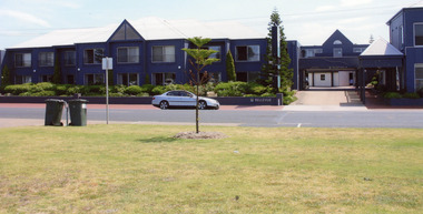 Photograph - Bellevue Complex Lakes Entrance  2008