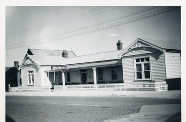 Photograph - Bellevue Guesthouse Lakes Entrance  c1960