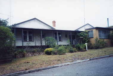 Photograph - Gainsborough House Lakes Entrance  c1999