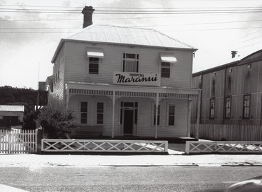 Photograph - Maranui Guest House Lakes Entrance  c1950