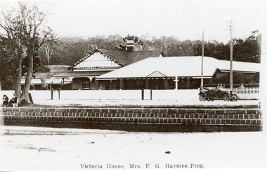 Photograph - Victoria House Lakes Entrance  c1920
