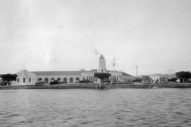 Photograph - The Esplanade Lakes Entrance Victoria c1940