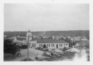 Photograph - Central Hotel Lakes Entrance, 1950c