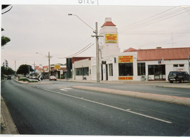 Photograph - Central Hotel Lakes Entrance, Davies, Judy, 2005