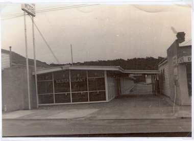 Photograph - Tween Lakes Motel Restaurant , Esplanade Lakes Entrance, 1960c