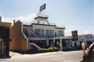 Photograph - Glenara Motel,  Lakes Entrance Victoria 2004, 2004