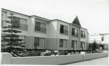 Photograph - Bellevue Motel Lakes Entrance  1994, Lake Post Newspaper