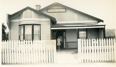Photograph - Venga Guest House Lakes Entrance  c1945