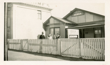 Photograph - Venga Guesthouse Lakes Entrance   c1940
