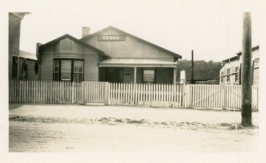 Photograph - Venga Guesthouse Lakes Entrance  c1928