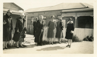 Photograph - Guests at Venga Lakes Entrance   c1925, 1925c