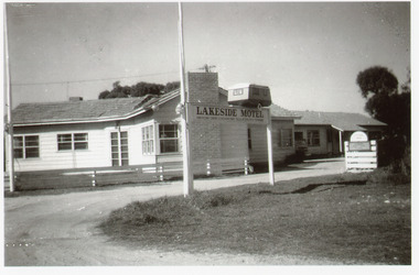 Photograph - Lakeside Motel, Willis, Barbara, 1951c