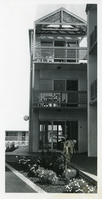 Photograph - Rear view of Bellevue Apartments Lakes Entrance  c2000, Lakes Post Newspaper