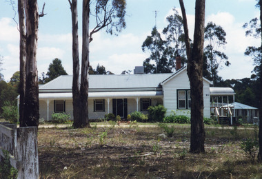 Photograph - Kilkenny Guest House, Gray Street. Lakes Entrance Victoria   c2005