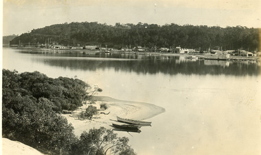 Postcard - Esplanade Lakes Entrance taken from New Works area c1930