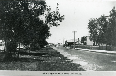 Photograph - The Esplanade Lakes Entrance c1920