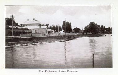 Postcard - Esplanade Lakes Entrance Victoria c1920