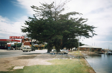 Photograph - Caltex Service Station, Caltex Service Station, Cunninghame Arm Nursery with Sallys Restaurant upstairs,  Lakes Entrance Victoria, 1998