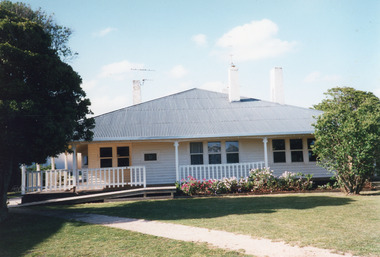 Photograph - Green Acres, Livingstone , 545 Esplanade Lakes Entrance, Holding M, 1996c