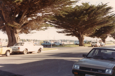 Photograph - Memorial Avenue, Soderlund, Glenice, 1985
