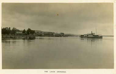 Postcard - lake, jetties and buildings on Esplanade.. Lakes Entrance Victoria, 1905c