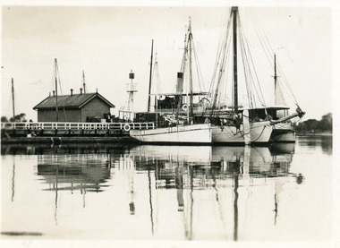 Postcard - Western Wharf, 1930c