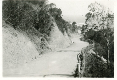 Postcard - Princes Highway at Kalimna.Lakes Entrance Victoria, 1920c