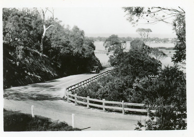 Postcard - Princes Highway Kalimna, c1940