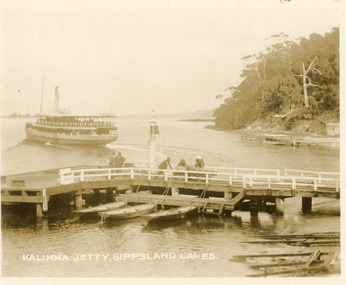 Postcard - Kalimna Jetty, c1920