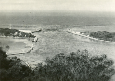 Postcard - The Entrance, 1940c