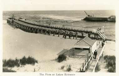Postcard - Entrance Beach, 1920c