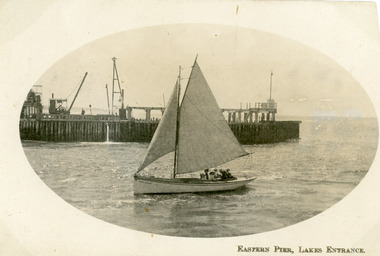Postcard - Eastern Pier c1910, 1910c