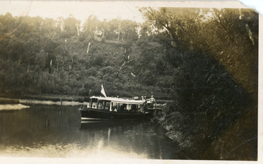Postcard - MV Blackbird, Bulmers Studio, 1940