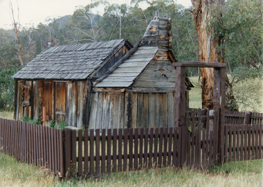 Photograph - Suggan Buggan School, Tambo Shire, 1994 c