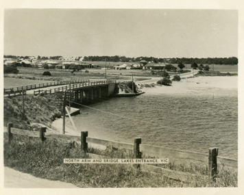 Postcard - Lakes Entrance, 1955