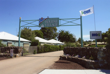 Photograph - Caravan Park, Price Wendy, Whiters Holiday village, Lakes Entrance Victoria, 2008
