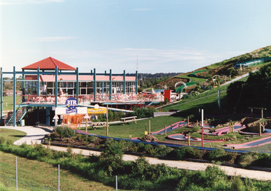Photograph - Kinkuna Amusement Park on Princes Highway, Lakes Entrance  2009