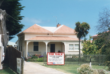 Photograph - Historic House,  Marine Parade. Lakes Entrance Victoria, Holding M, 2004