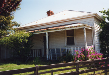 Photograph - Historic House, 4 Orme Street,  Lakes Entrance Victoria, Holding M, 2009