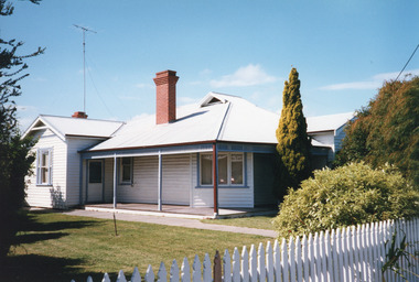 Photograph - Historic House, 55 Church Street, Lakes Entrance, Holding M, 2000
