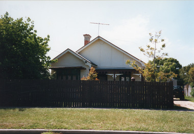 Photograph - Historic House, Holding M, 10 Hunter Street. Lakes Entrance Victoria, 1998